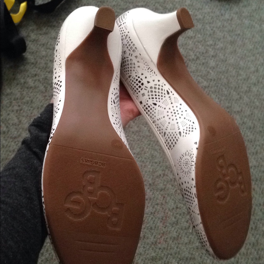 BCBG girls white lace design leather shoes Sz 11 - Picture 6 of 8